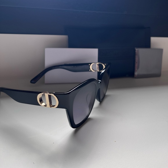 New! Authentic Dior Sunglasses - Picture 3 of 11